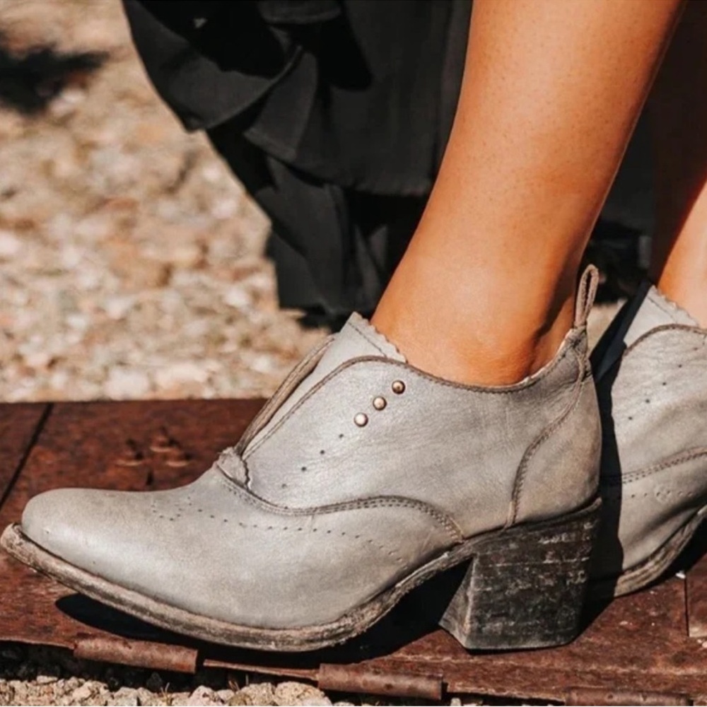 FREEBIRD Sadie Ankle Bootie Size 7